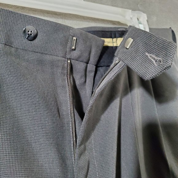 Croft & Barrow Pleated Comfort Waist Gray Mini Hounds Tooth 33"/30" - Picture 4 of 13